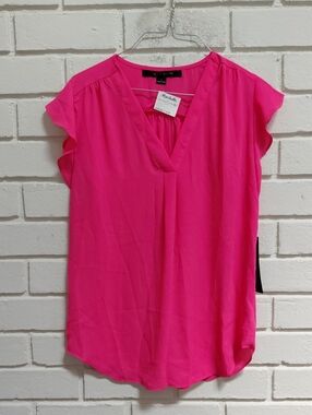 Worthington Hot Pink V-Neck Flutter Sleeve Lightweight Blouse. Size Small NWT